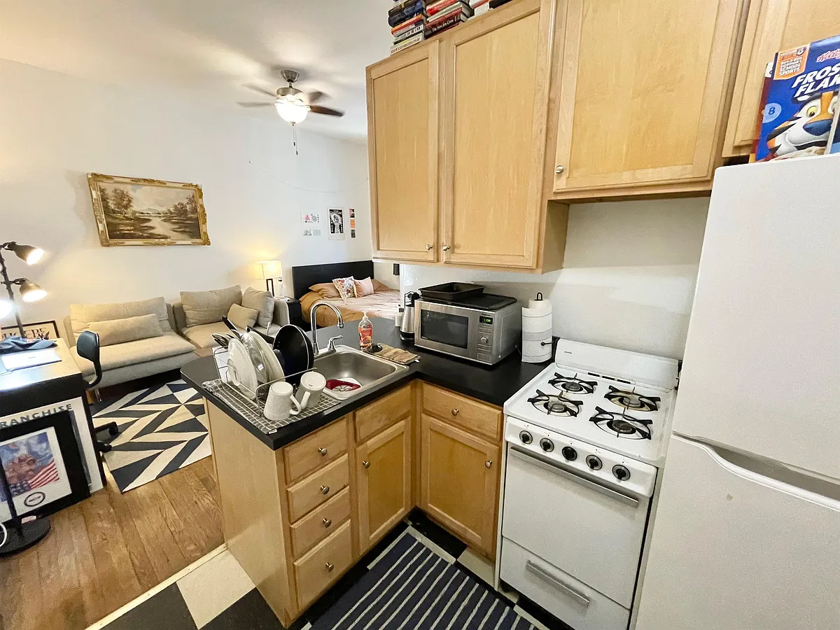 Building Photo - 412 3rd St NE #43