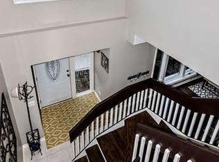 2123 Dehne Rd, Northbrook, IL 60062