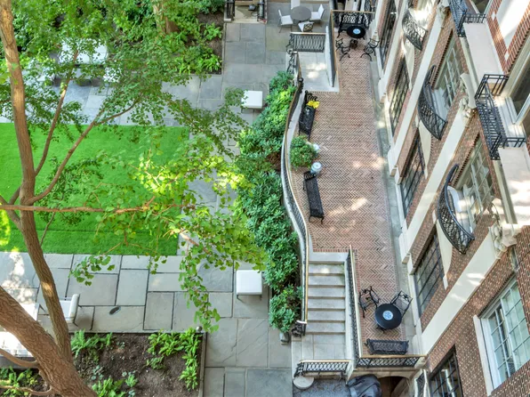 1 Sutton Place South image 10 of 26