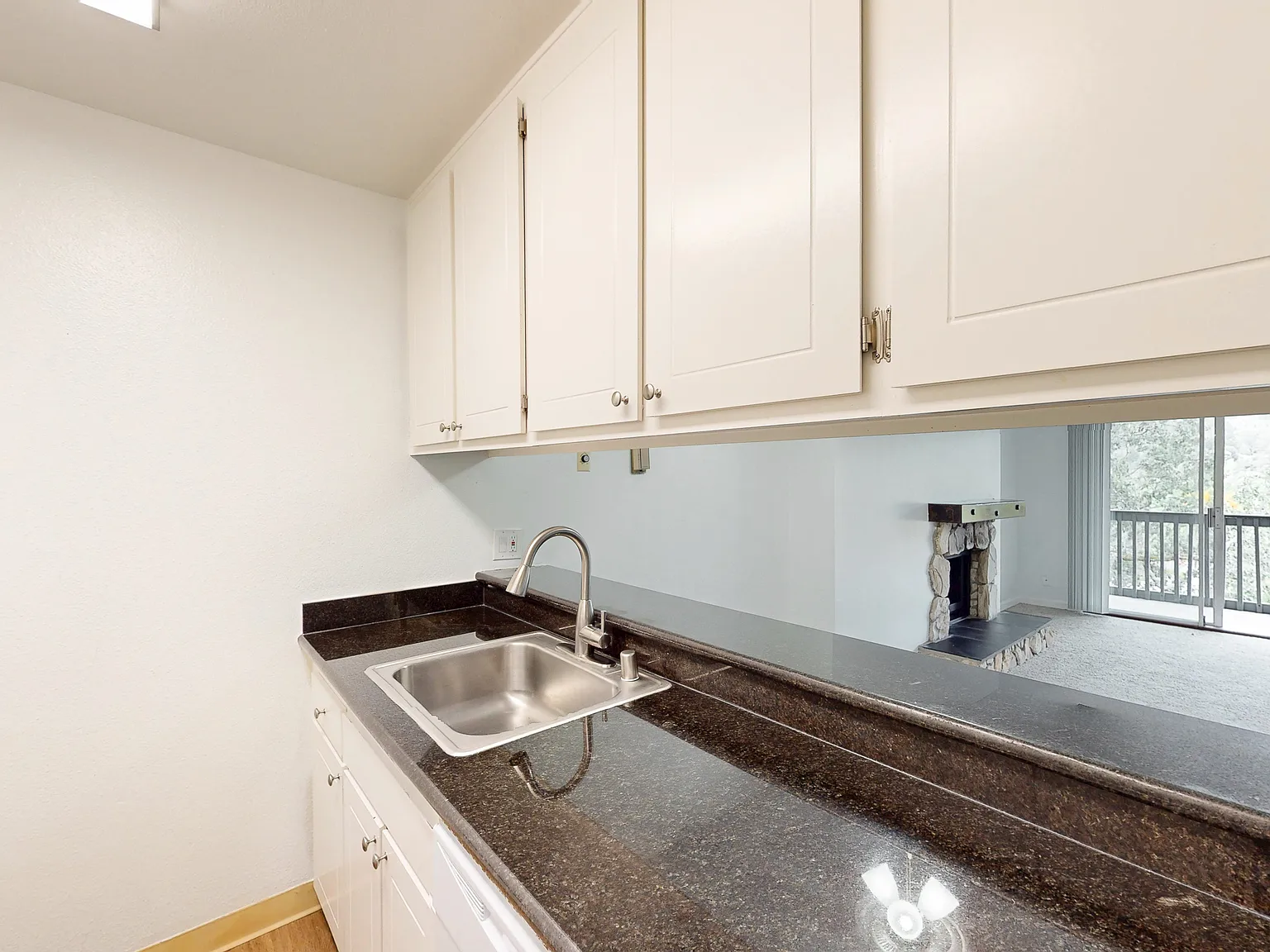 Charming 1BR in San Rafael | Parking Included | Pet Friendly — Photo 4