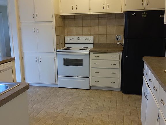 5th image of 1384 Bidwell Ave