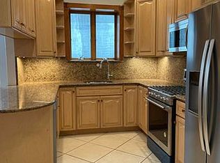 36-26 Crescent St #2A, Astoria, NY 11106