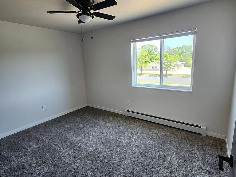 Plaza View Apartments — Photo 11