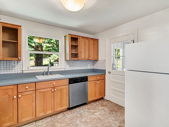 4th image of 4215 Loudoun Ave