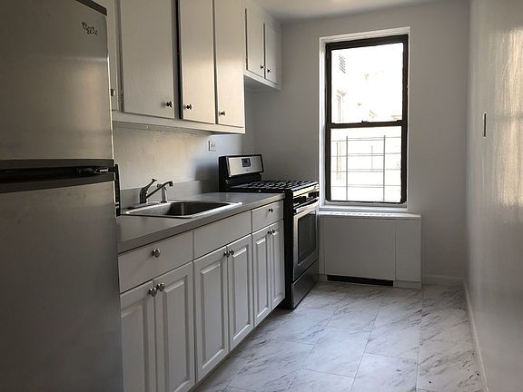 2nd image of 2335 Broadway APT 6A