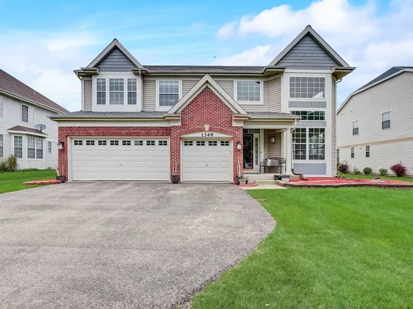 1349 Snowberry Ln, West Chicago, IL 60185