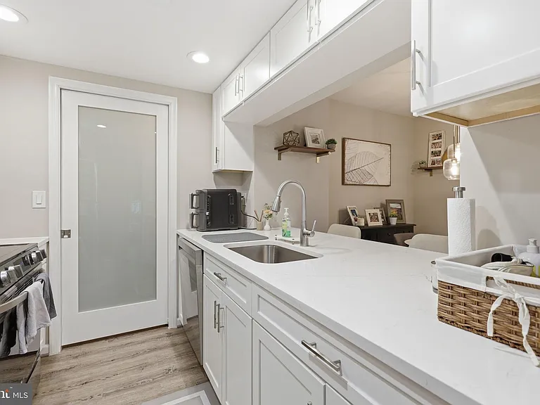 2807 S Woodrow St #B-1 — Photo 6