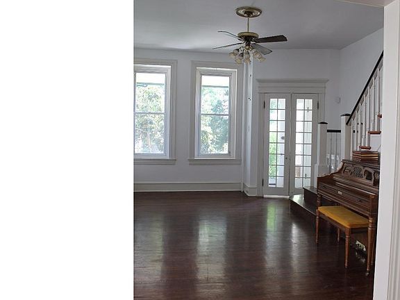 2nd image of 3539 Ainslie St