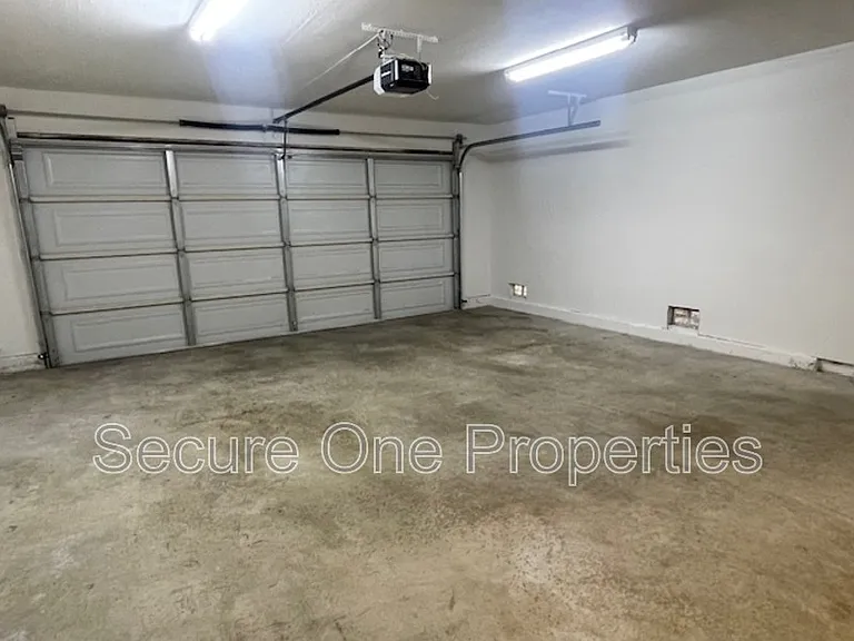 2324 Hampton Ave — Photo 23