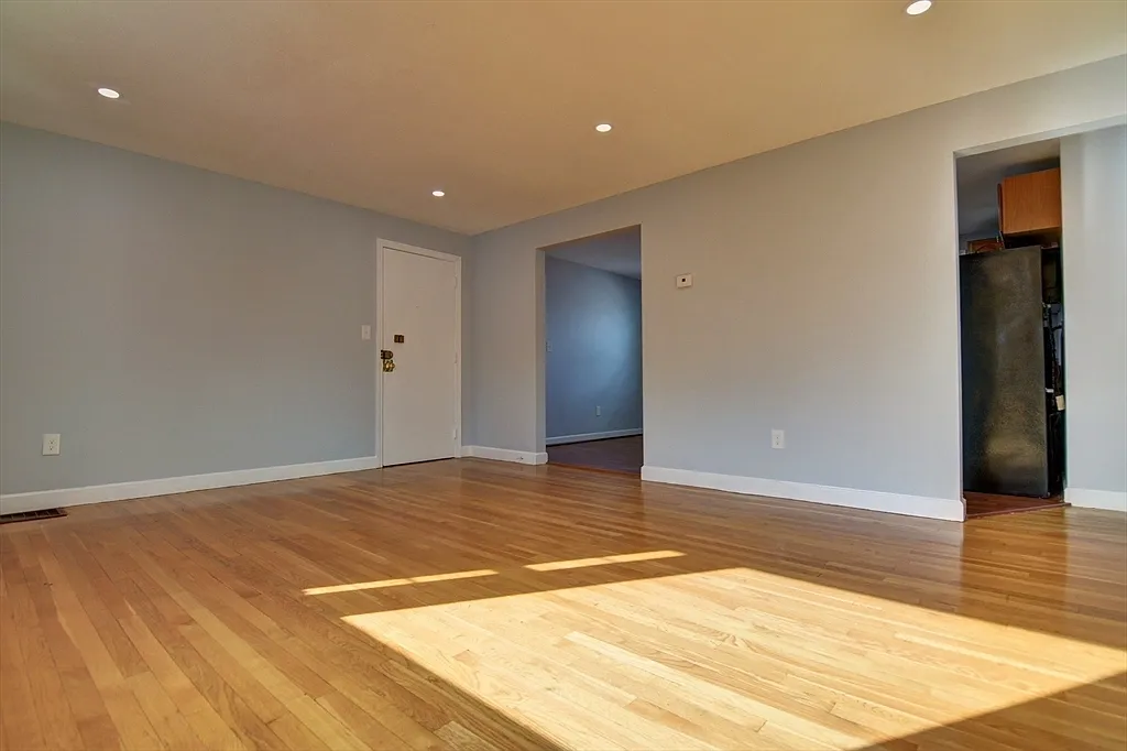 Building Photo - 30 Trull St #3