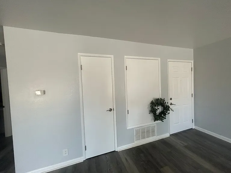 Creekside Apartments — Photo 3