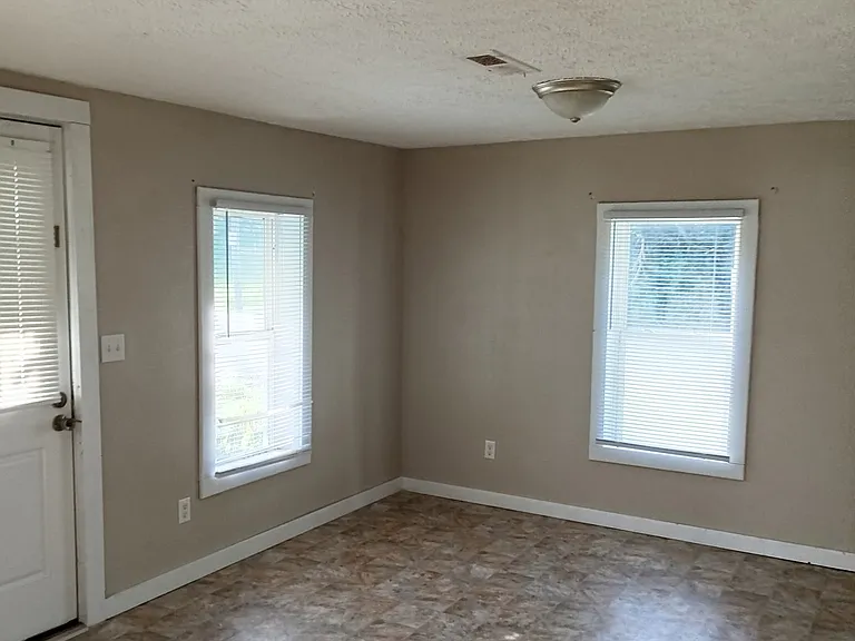 310 Arrowhead St — Photo 3