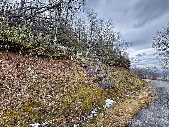 5th image of 9 Balsam Dr