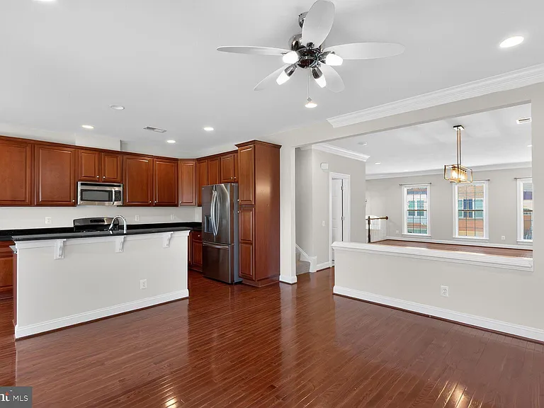 25450 Hopton House Ter — Photo 10