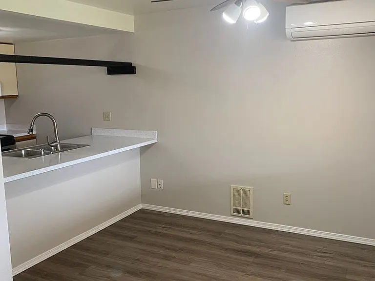 1160 Main St #A — Photo 8