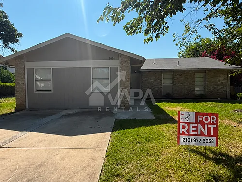 1074 Honeytree St Photo 1