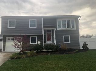 1 Agress Ct, Hamilton, NJ 08619