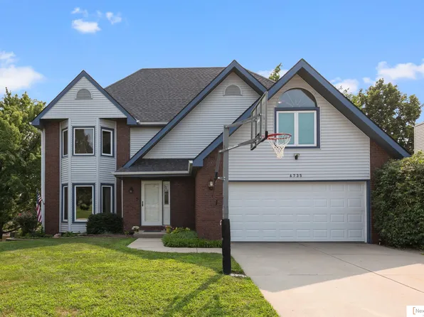 6735 Rockwood Ln, Lincoln, NE 68516