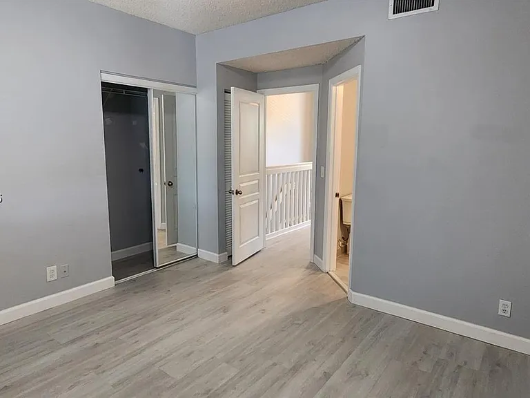 211 Mallory Ct #211 — Photo 25