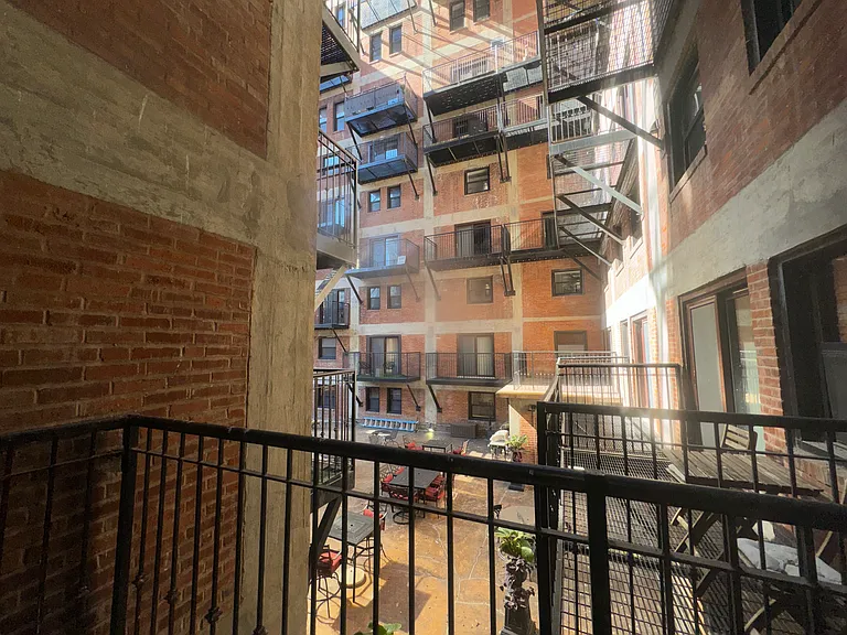 Gallery 1014 — Photo 14