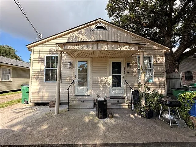 2 bed, 1.0 bath, 950 sqft, $1,250 — Photo 1
