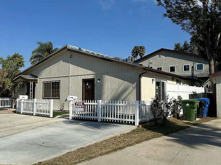 7134 1/2 Yarmouth Ave — Photo 21