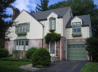 95 Foxcroft Rd, West Hartford, CT 06119