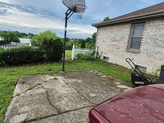 5th image of 406 Old Towne Rd