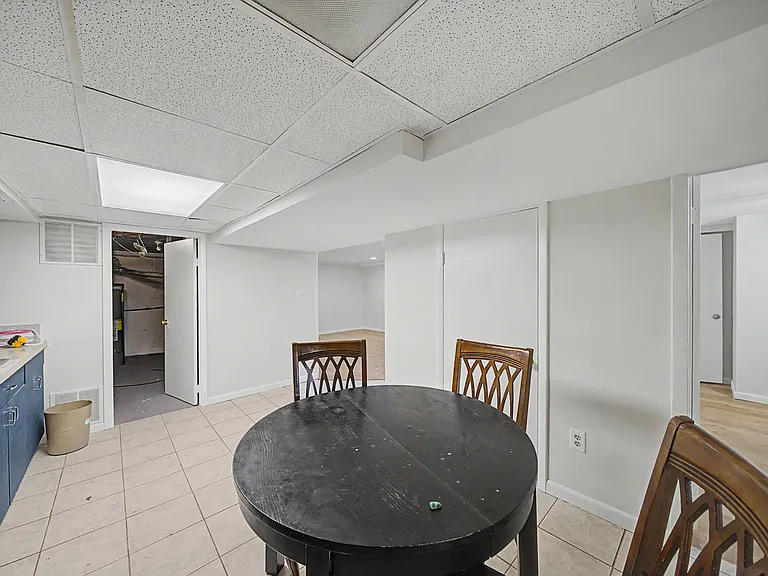 35-10 Lindsay Rd — Photo 32