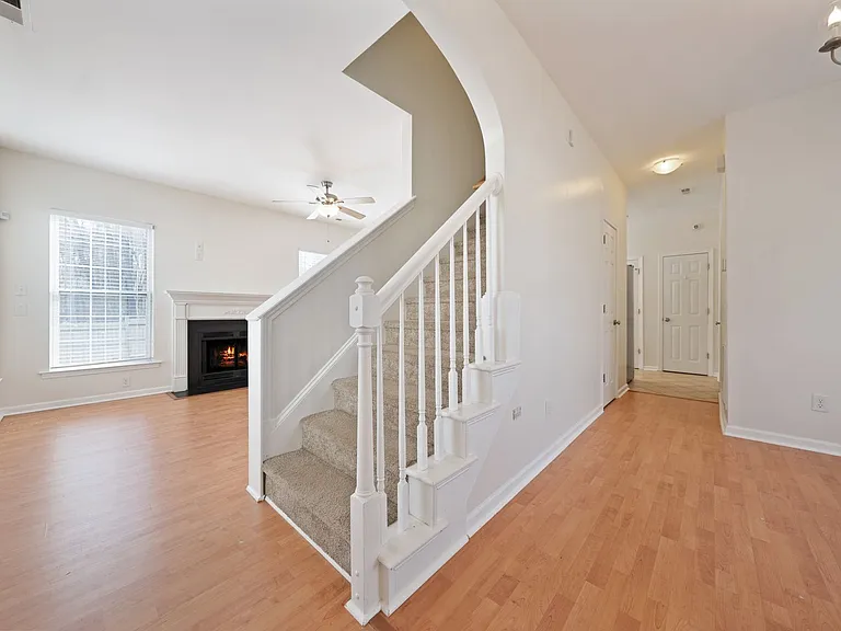 23 Keswick Ct — Photo 2