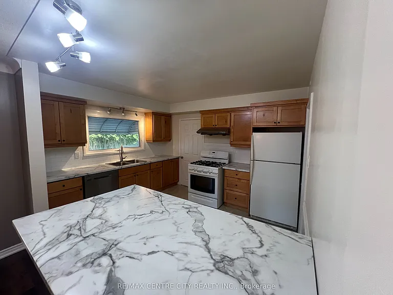 74 Brentwood Cres — Photo 15
