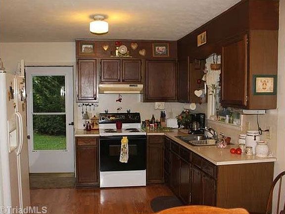 5th image of 199 Twin Oaks Dr