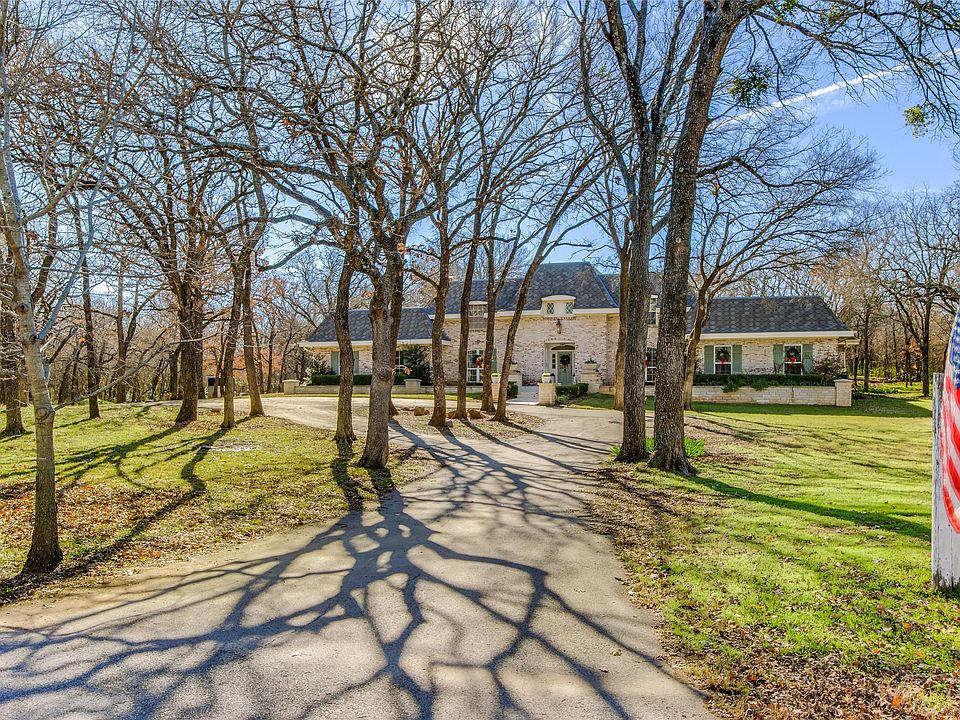 1st image of 555 Estates Dr