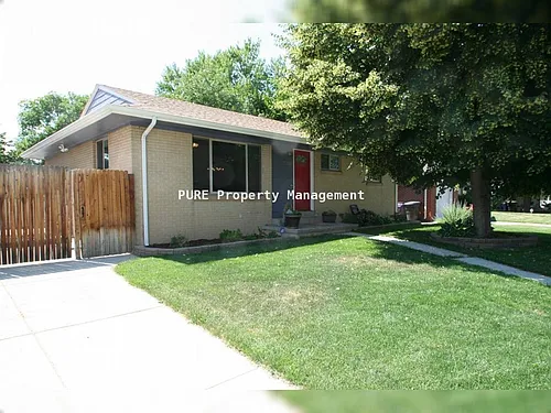 2255 S Clermont St Photo 1