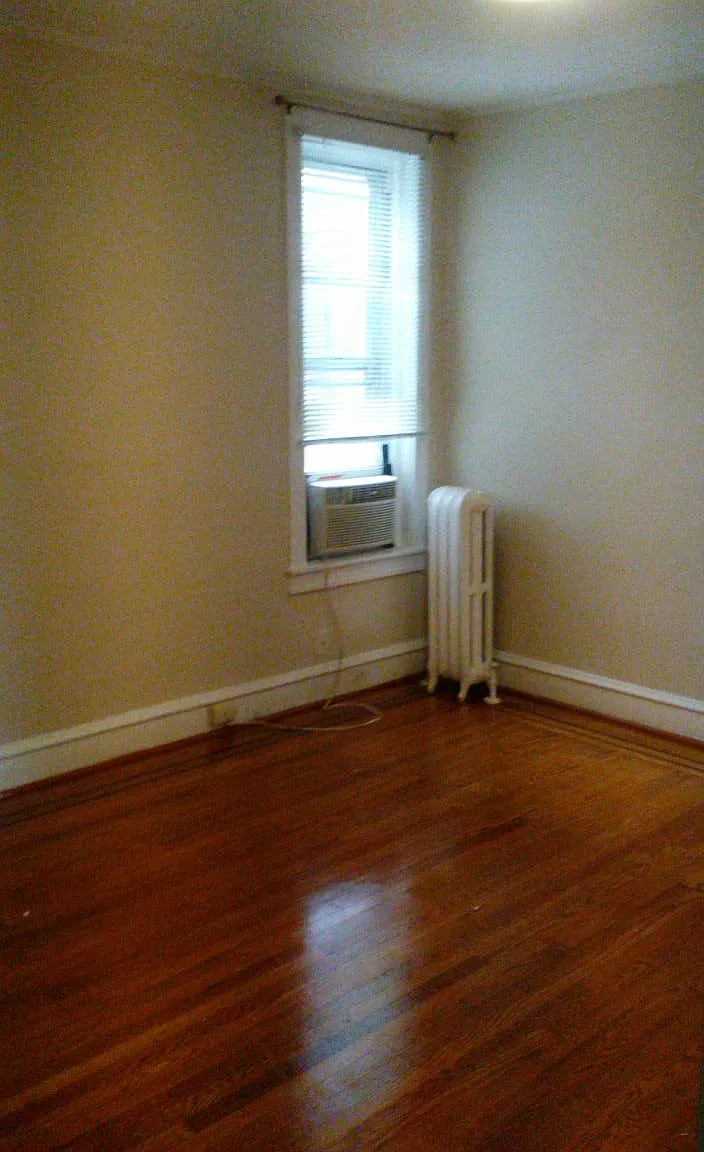 3 bed, 1.5 bath, 1200 sqft, $2,300 — Photo 4