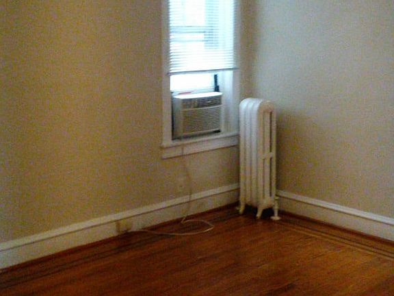 4th image of 2106 Poplar St