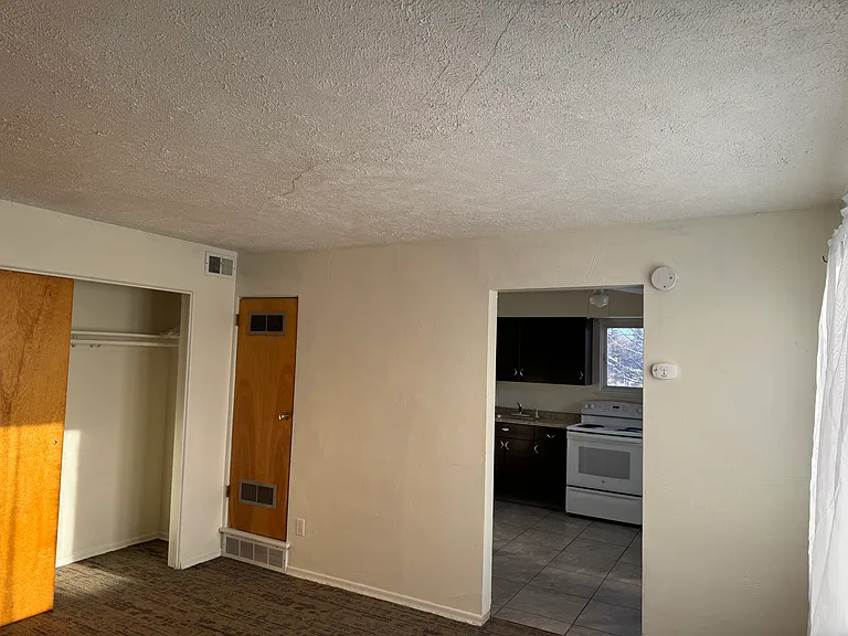 605 Park Dr N #10 — Photo 3