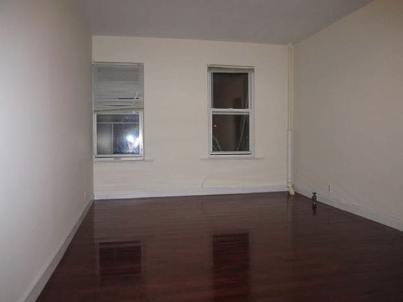 5th image of 929 McLean Ave