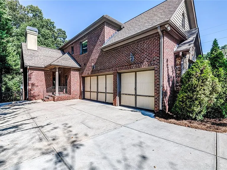 950 Glengate Pl — Photo 2