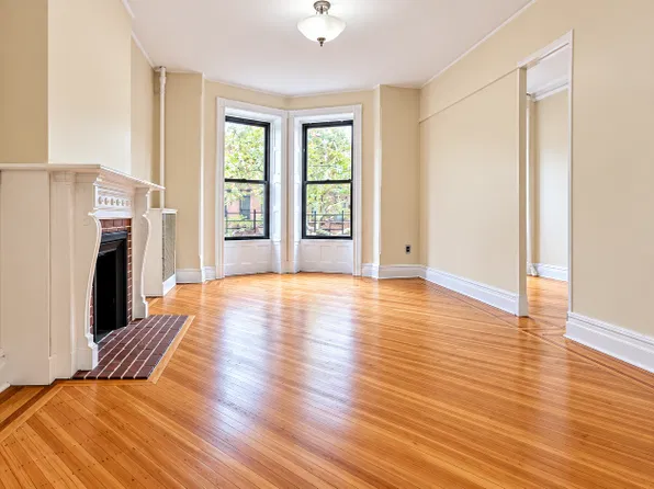 242 6th Avenue image 1 of 10