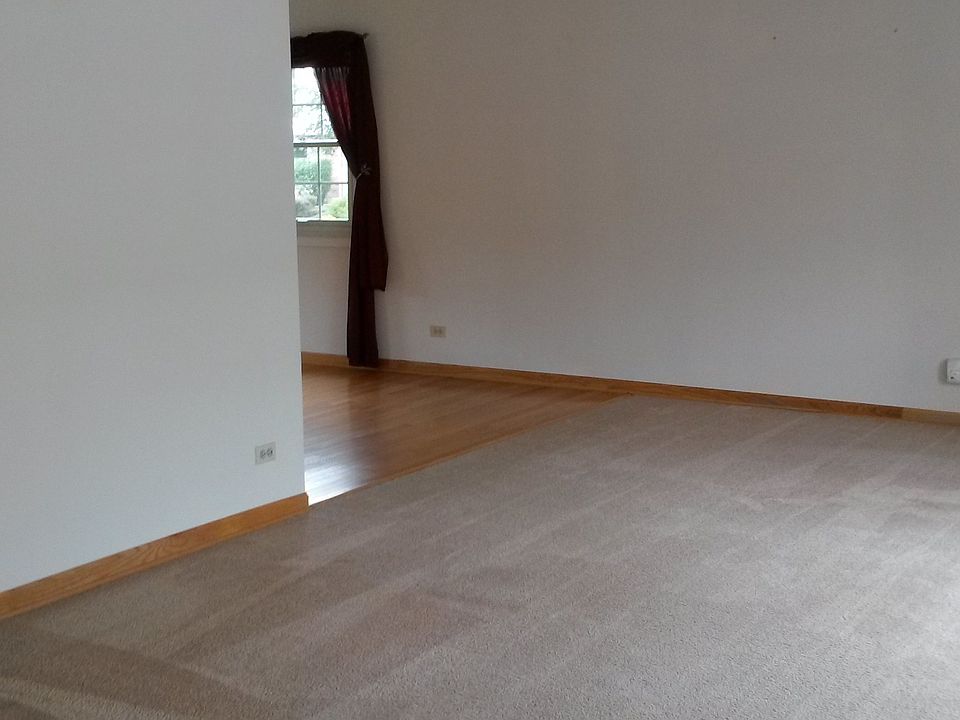 Living Room Vaulted Ceiling