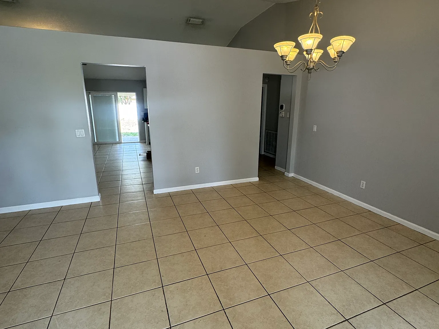 3 bed, 1435 sqft, $2,500 — Photo 2