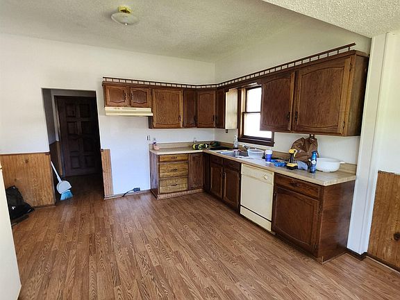 5th image of 307 4th Ave N