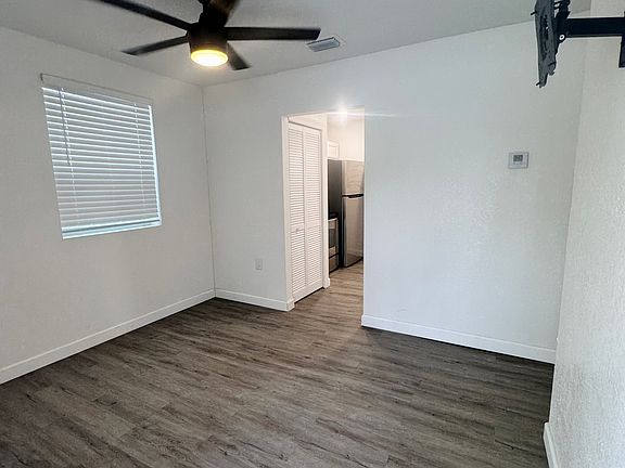 4th image of 10414 Cliff Cir