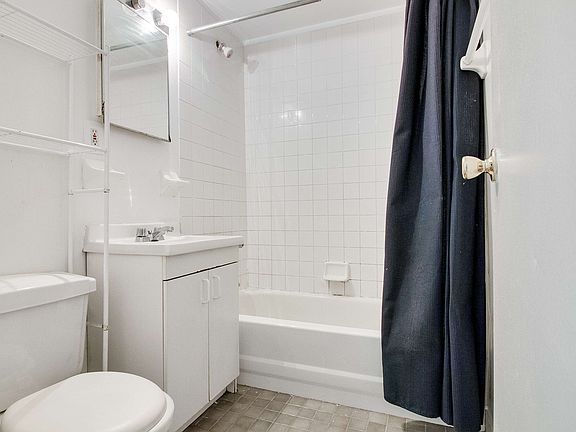 5th image of 334 W 47th St APT 5b