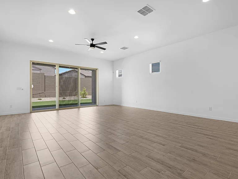 20132 W Catalina Dr — Photo 10