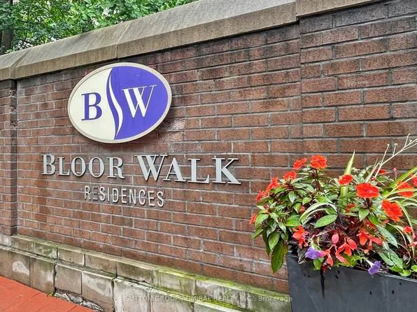 100 Hayden St #812, Toronto, ON M4Y 3C7