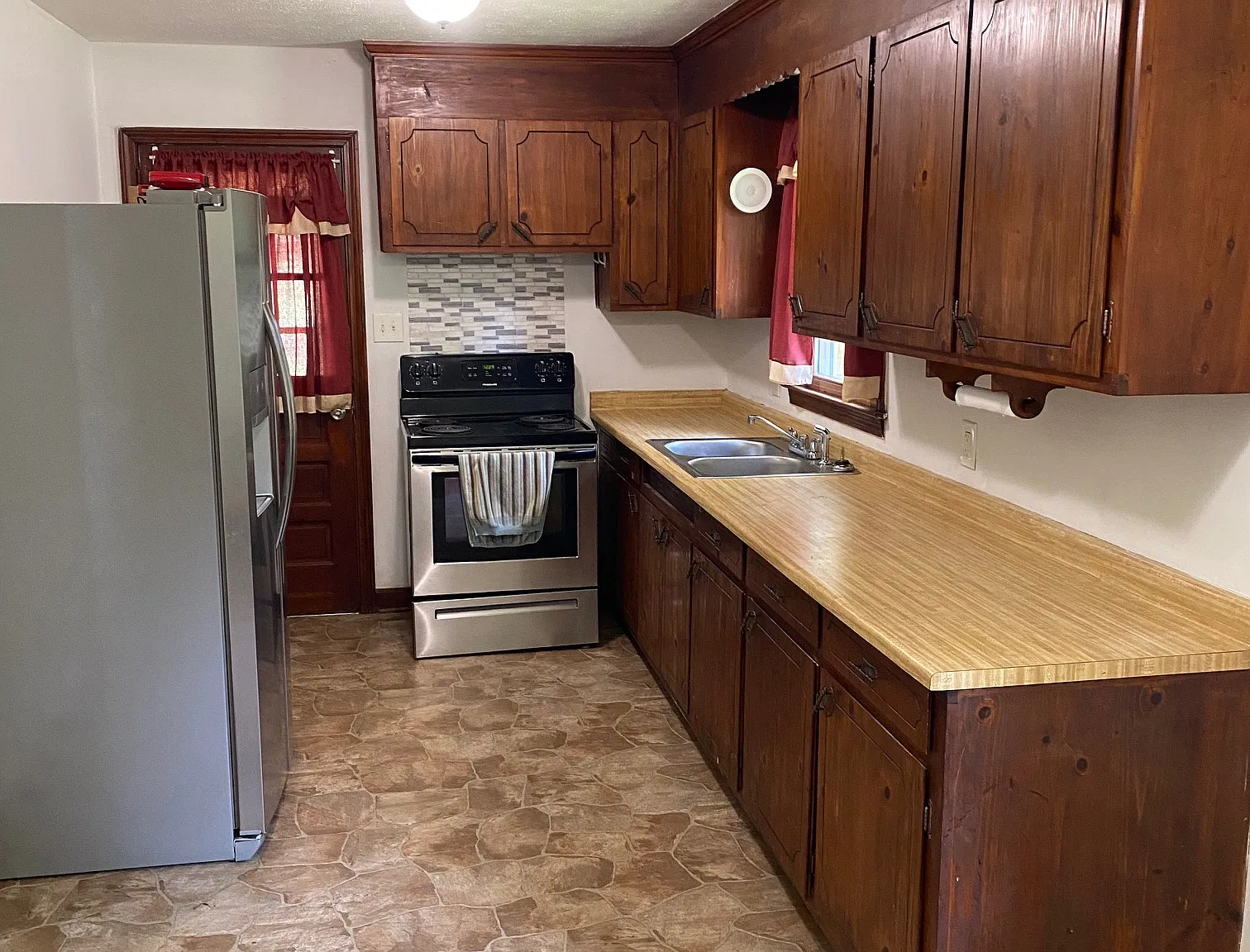 3 bed, 1100 sqft, $1,250 — Photo 4