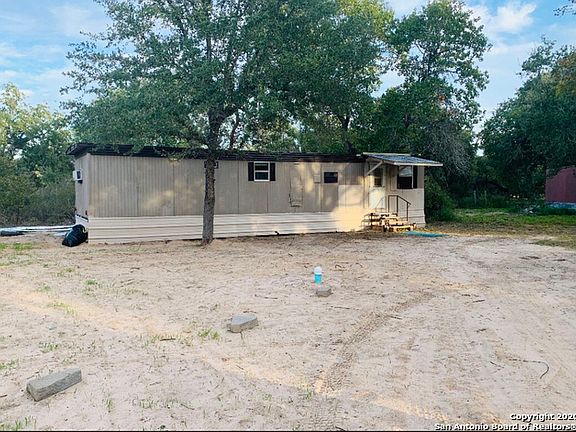 3rd image of 968 Sherwood Forest Dr