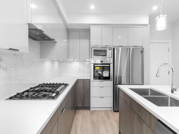2 bedroom rental in Surrey — photo 10